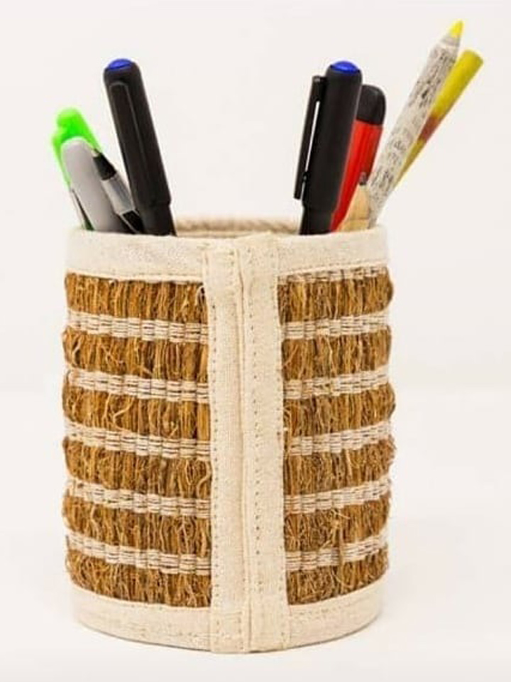 vetiver Pen stand